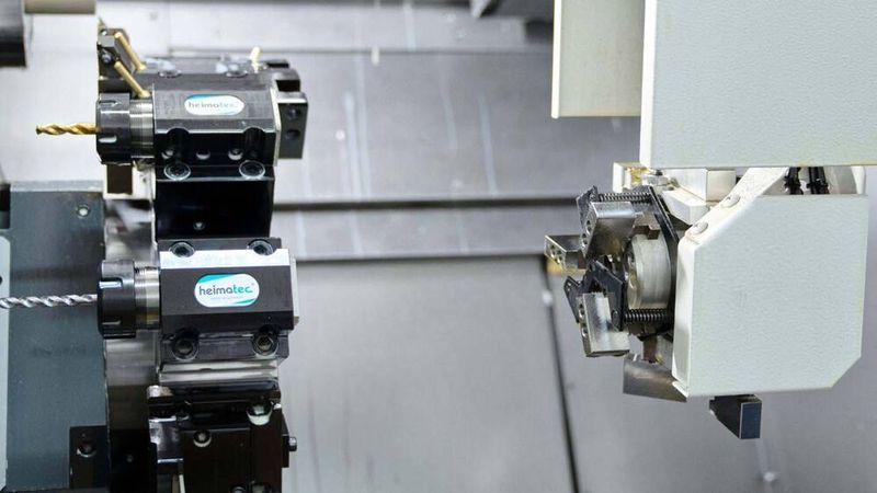 L'image montre le préhenseur de pièces, qui est très flexible pour les pièces. Le système de manutention linéaire est directement contrôlé par la commande CNC. (Source : VCG (Nastassja Neumeier))