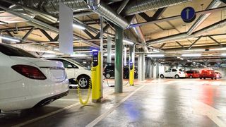 Die Elektromobilität gilt als die Antriebsform der Zukunft, das hat die Politik entschieden. Dem Verbrennungsmotor droht in Europa das Aus.  (Bild: © scharfsinn86 - stock.adobe.com)