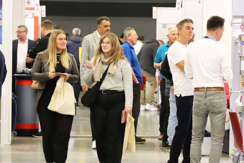 An den Ständen waren die jeweiligen regionalen Ansprechpartner vertreten und boten die Möglichkeit zu lösungsorientierten Fachgesprächen in einer professionellen und serviceorientierten Messeatmosphäre. (Bild: René Thomas / Meorga)