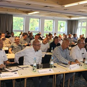 Impressionen des Stahl Expertenforum vom letzten Jahr in Stromberg: Rund 90 Ex-Schutzexperten trafen sich zum Informationsaustausch.