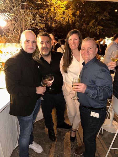 Ob (v.l.) Steven Pollok (Samsung) mit Deniz Üstün (e-systems), Tanja Tschorn (TD Synnex Maverick) und Frank Jaeckel (Jäckel.IT) auch ein Video drehen würde? (Bild: Vogel IT-Medien )