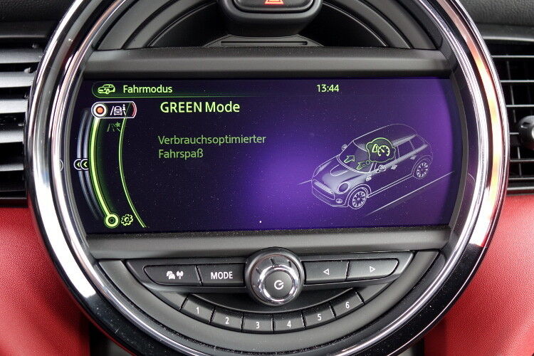 Im Green Mode spricht der Motor verzögert an, der Wagen ist komplett auf Sparen ausgelegt. (Foto: Thomas Günnel)