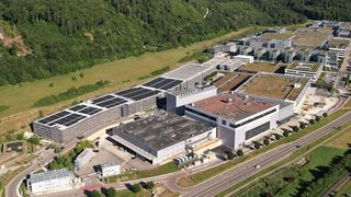 Der Standortausbau bei Zeiss in Oberkochen schafft rund 25.000 Quadratmeter zusätzliche Fläche für Produktion und produktionsnahe Bereiche. (Bild: Zeiss)