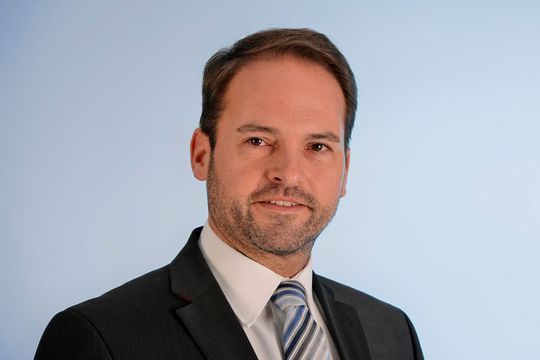 Holger Ade ist Leiter Industrie- und Energiepolitik beim Wirtschaftsverband Stahl- und Metallbearbeitung. Angesichts der konjunkturellen Wetterlage in Deutschland, fordert er die Politik dringend auf, die Energiepreise zu deckeln. Holger Ade ist Leiter Industrie- und Energiepolitik beim Wirtschaftsverband Stahl- und Metallbearbeitung. Angesichts der konjunkturellen Wetterlage in Deutschland, fordert er die Politik dringend auf, die Energiepreise zu deckeln.