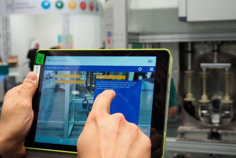 So werden zum Beispiel technische Details kontextabhängig auf das Smartphone oder Tablet eines Monteurs eingeblendet. (Bild: Docufy)