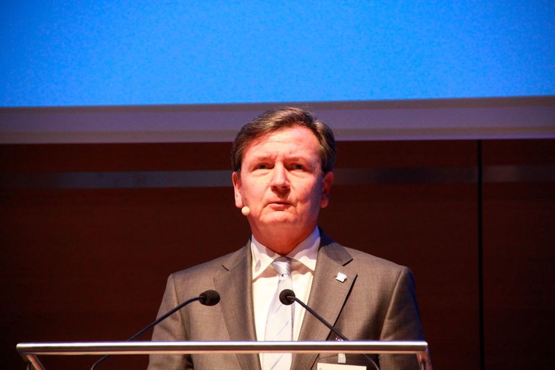 Atos, Anbieter und Hersteller von Infrastrukturlösungen, ist der Meinung, dass der Weg zu erfolgreichen I40-Lösungen für viele Unternehmen nur über Kooperationen möglich ist. Im Bild zu sehen ist Winfried Holz von Atos Germany. (Bild: Moßner)