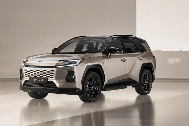 Der neue Toyota RAV4 ist nur noch als Hybrid oder PHEV zu haben (Bild: Toyota)