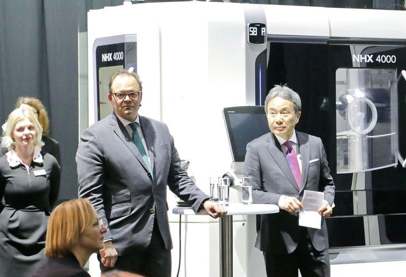 DMG-Mori-Geschäftsführer Christian Thönes (links) und Dr. Masahiko Mori während der Hausausstellung in Pfronten. (Anne Richter, SMM)