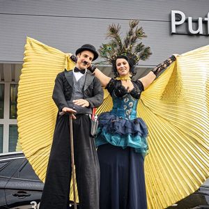 Wie so manch anderem Unternehmen verhagelte Corona auch dem Autohaus Pufahl 2021 sämtliche Feierlichkeiten. Die holten die Lengericher dafür jetzt um so stilechter nach.(Bild:   Heinrich von Schimmer)