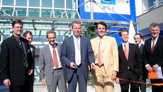 V.l.n.r. Bernhard Dressler (GF Hoffmann Nürnberg), OB Dr. Ulrich Maly, Bert Bleicher (Sprecher der Hoffmann Group (Archiv: Vogel Business Media)