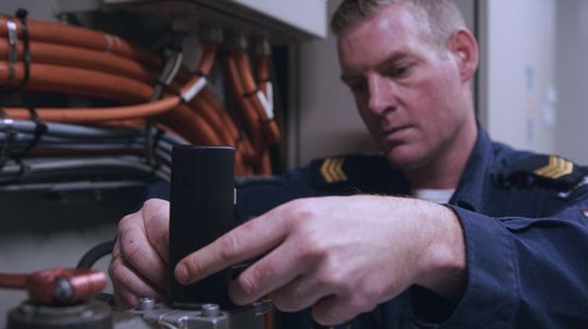 Von Hubschraubern bis hin zu gepanzerten Fahrzeugen – mittels 3D-Druck können Streitkräfte Ersatzteile und Werkzeuge vor Ort herstellen und sind somit weniger abhängig von großen Depots und langen Nachschubketten.(Bild:  Ultimaker)