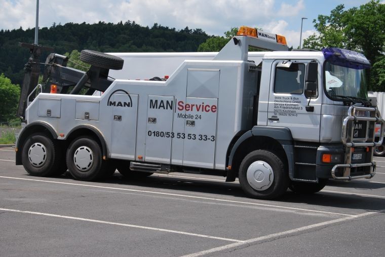Der Kirchheimer Servicebetrieb besitzt einen eigenen Abschlepper für große Trucks. (Wenz)