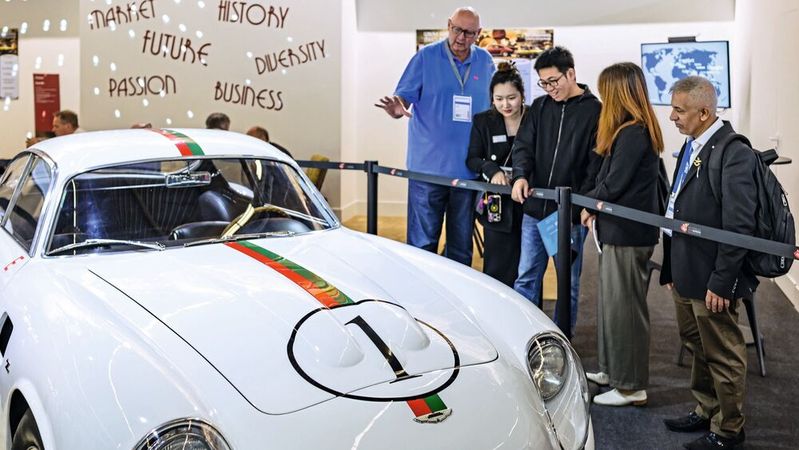 Auf dem Classic Areal in Halle 11.1 gibt es für Besucher Fachwissen, Networking und Live-Erlebnisse rund um Young- und Oldtimer.(Bild:  Automechanika)