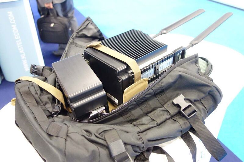 Für größere Katastrophen liefern verschiedene Anbieter komplette Mobilfunknetze im Rucksackformat (hier ein System von Klas Telecom). (Srocke)