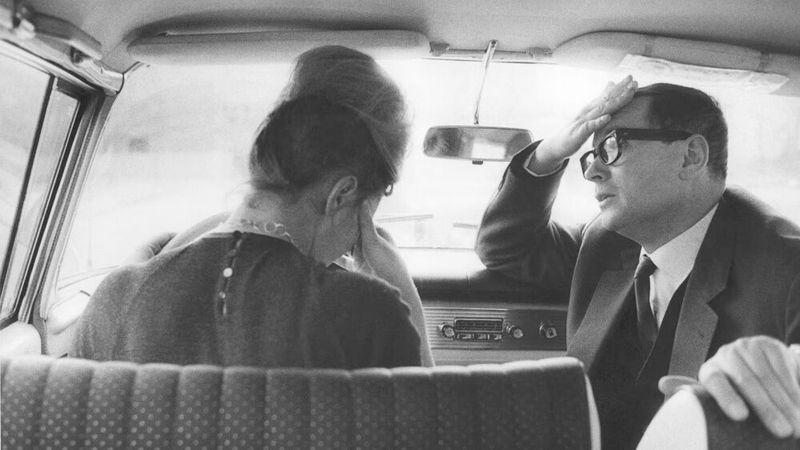 Vorlage für den 7. Sinn waren die Lehrfilme des TÜV Rheinlands mit dem Namen „Ausschnitte aus einer Führerprüfung“ von 1964.  (Bild: ARD/WDR)