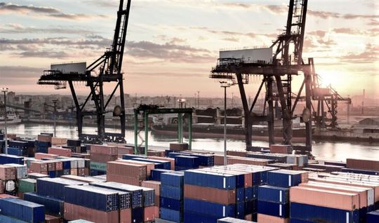 Containerdämmerung! Der VDMA meldet, dass Deutschland seinen Status als Exportweltmeister eingebüßt hat. China ist jetzt an der Spitze.(Bild:  TÜV Rheinland)