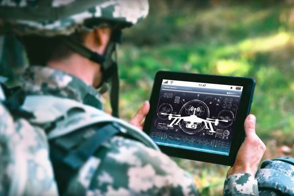 US-Armee und Marines entwickeln gemeinsam ein System, mit dem sich Drohnen auf einem 3D-Drucker bedarfsgerecht binnen 24 Stunden herstellen lassen.  (Bild: David McNally, army.mil)