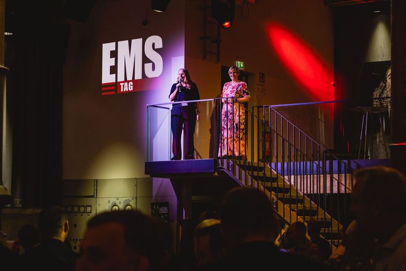 Impressionen vom 24. Würzburger EMS-Tag: Im Mittelpunkt standen aktuelle Branchenthemen, praxisnahe Impulse und insbesondere der persönliche Austausch innerhalb der EMS-Community. (Bild: Stefan Bausewein)