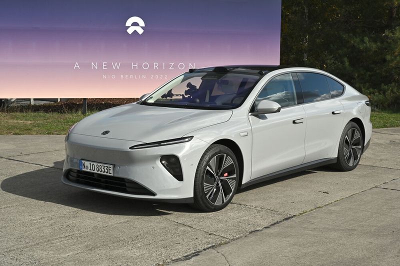 Bei der Deutschland-Premiere in Berlin präsentierte Gründer und CEO William Li die Limousine ET 7. Sie kann ab sofort bestellt werden.  (Bild: Nio)