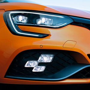 (Renault)