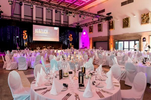 Blick in die Wappenhalle: 250 Gäste aus der Elektronikbranche waren zum Galaabend mit Preisverleihung 
