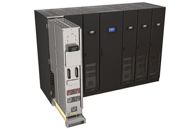 ABB stellt das neue System Mega Flex DPA vor, eine kompakte unterbrechungsfreie Stromversorgung (USV) mit einer um bis zu 45 % reduzierten Stellfläche. (ABB)