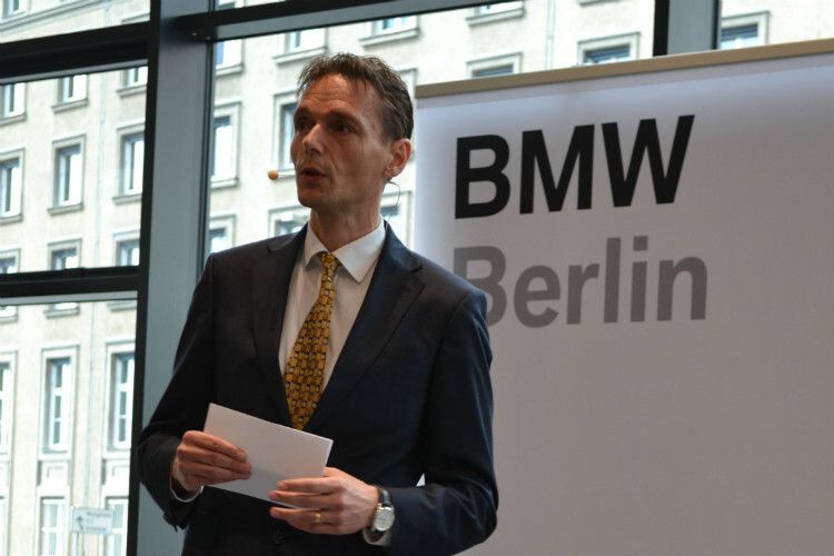 Roland Krüger, Leiter Vertrieb BMW Group Deutschland, bekräftigte das Engagement des Premiumherstellers in Berlin. (Foto: Hiemann)