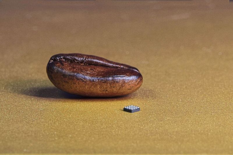 Herausforderung „BGA-Miniaturisierung“: Dieser Typ misst gerade einmal 1,6 × 1,6 Millimeter. (Bild: Kraus Hardware)
