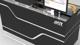 Der CFK-Schlitten vom Karlsruher Institut für Technologie (KIT) reduziert Schwingungen ohne Änderung von Vorschub und Spindeldrehzahl. (KIT, wbk)