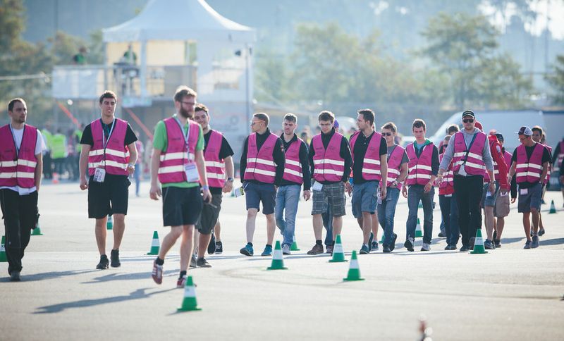 Bereits seit 10 Jahren kämpfen Studententeams aus aller Welt am Hockenheimring bei Formula Student Germany mit ihren selbstkonstruierten Rennboliden um den Sieg. (Formula Student Germany/ Kroeger)