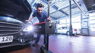 Beim Licht-Test 2023 zeigte jedes vierte Auto Mängel an seinen Fahrzeugleuchten.  (Bild: ProMotor)