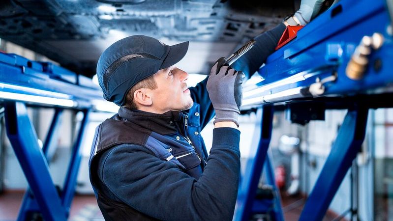 Für den TÜV-Report 2026 wurden 9,5 Millionen Hauptuntersuchungen in den TÜV-Prüfstellen ausgewertet.(Bild:  Oliver Tjaden)