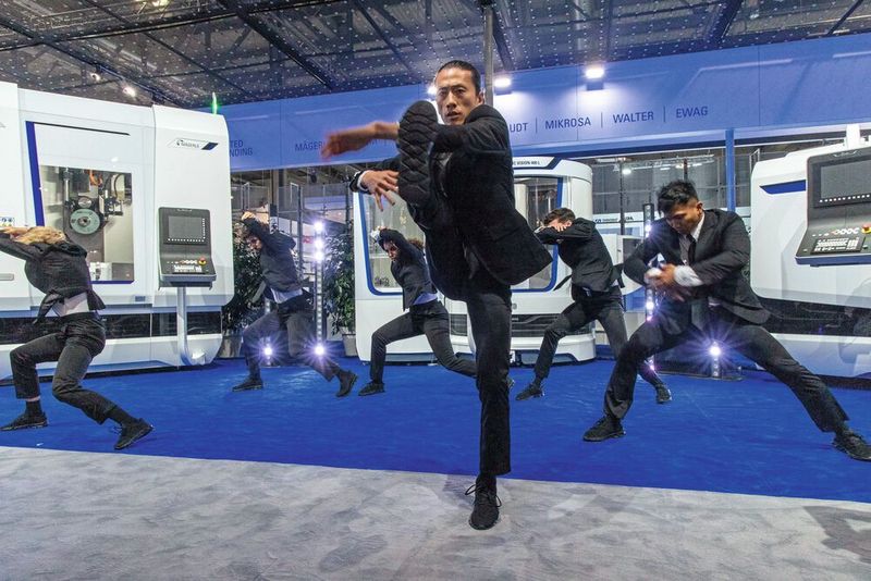 Mit einer spektakulären  Dance- und Action-Performance auf der EMO in Mailand 2021hat United Grinding seine neue Hard- und Softwarearchitektur Core erstmals der Öffentlichkeit vorgestellt. (United Grinding)