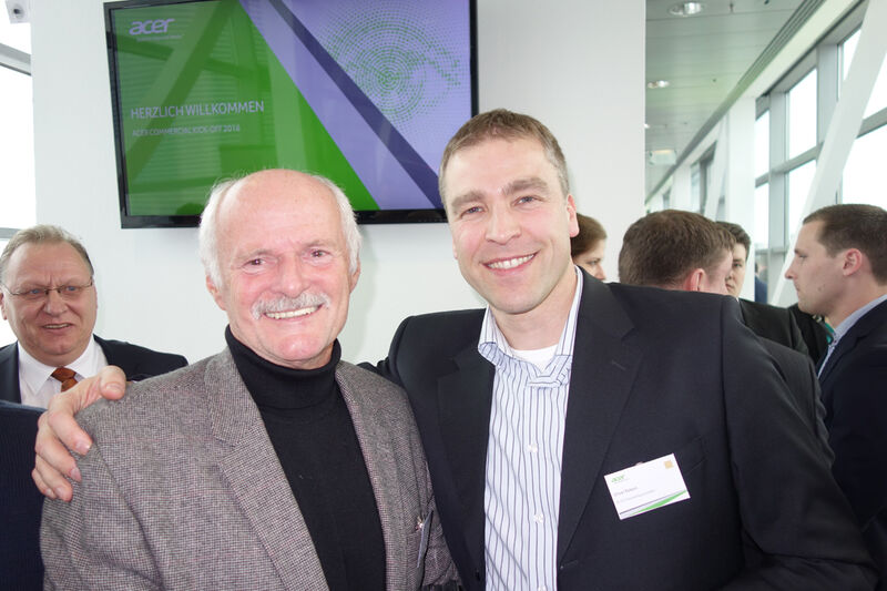 Ein treuer Kunde ist (l.) Detlef Hörmann, Ingenieurbüro Hörmann, mit Oliver Rebein, ALSO. (Bild: IT-BUSINESS)