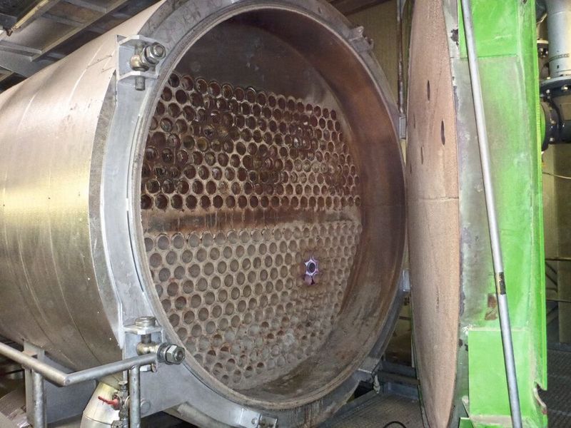 Solche Wärmetauscher im Holzheizkraftwerk müssen umso häufiger instandgesetzt werden, je schlechter die Brennstoffqualität ist.  (Bild: Harald Thorwarth/ Hochschule für Forstwirtschaft Rottenburg)