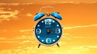 Sommerzeit für immer? Was sich gut anhört, könnte tatsächlich vielen Menschen zu schaffen machen. (Symbolbild) (gemeinfrei, PIRO4D; Hintegrund: Unsplash/James Day)