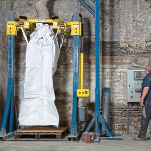 Adjustable fill head raises and lowers to suit a range of bag heights. An oversized filling spout accommodates open-top bags.