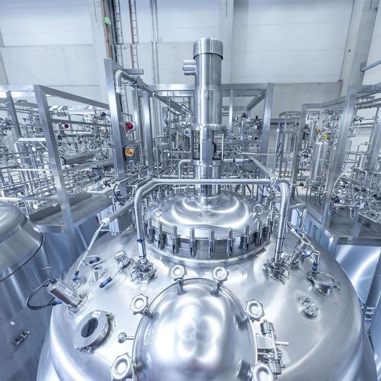 Zeta bringt Erfahrung in der biopharmazeutischen Verfahrenstechnik mit und realisierte bereits große globale Biotech-Projekte. Zeta bringt Erfahrung in der biopharmazeutischen Verfahrenstechnik mit und realisierte bereits große globale Biotech-Projekte.
