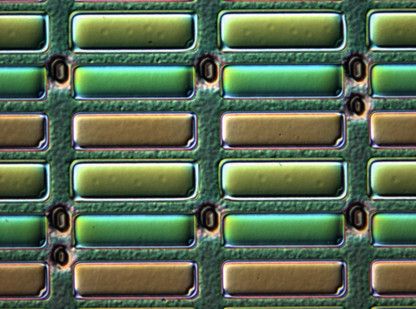 Bild 6: Darstellung des Rasters eines LCD Bildschirms. (Bild: Nanoanalytics)