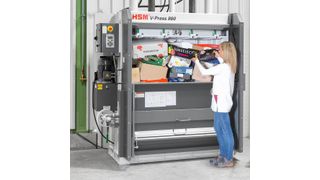 Die Ballen, die aus der neuen „V-Press 860 plus B“ kommen, werden mit einer vierfachen Drahtumreifung zusammengehalten. (HSM)