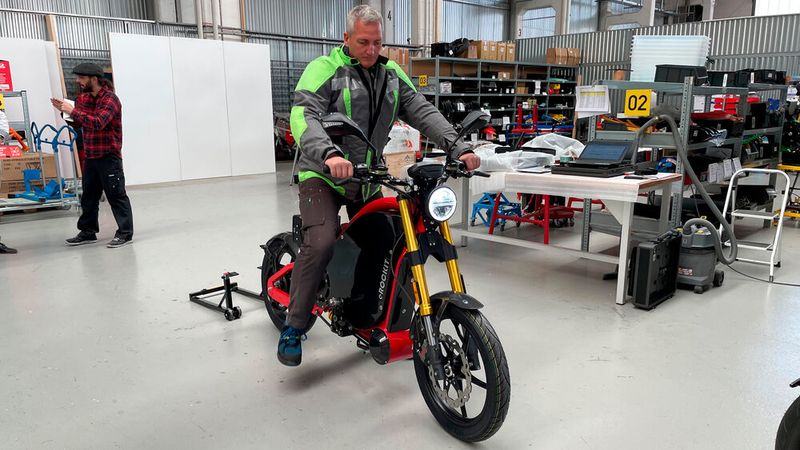 Beispielsweise strebt Erockit eine Typgenehmigung für seine Fahrzeuge an. Bei den technischen Abnahmen arbeitet das Start-up mit Dekra zusammen. (Bild: Seyerlein/VCG)