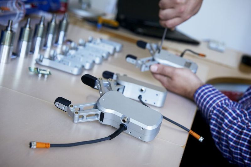 Auch Hightech erfordert Handarbeit: ein Blick in die 