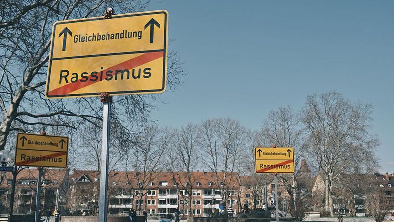 Das Kfz-Gewerbe spricht sich ausdrücklich gegen jede Art der Diskriminierung, gegen Rassismus und Extremismus aus.(Bild:  frei lizenziert /  Pixabay)