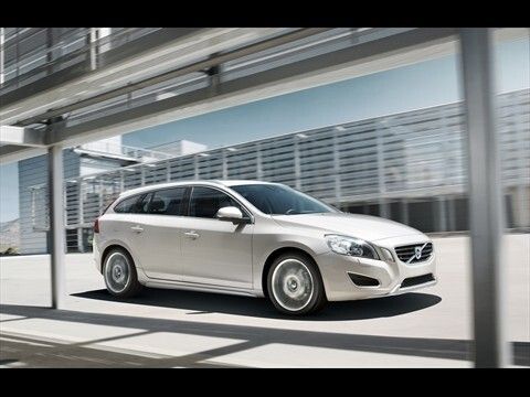 Die Dachlinie des V 60 ist coupéhaft schmal. (Archiv: Vogel Business Media)