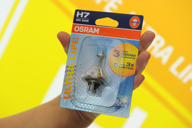 2010 ausgezeichnet wurde Osram für seine langlebigen Scheinwerferlampen für die Systeme H4, H7 und H1. Als weltweit erster Hersteller gab Osram auf die Utra Life Lampen eine Lebensdauergarantie von drei Jahren.  (»kfz-betrieb«)