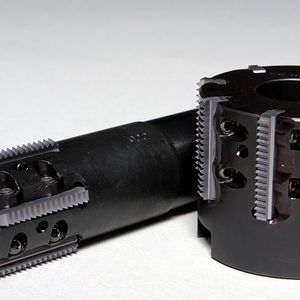 Bild 1: Die mehrzahnigen Gewindefräswerkzeuge eignen sich für das Fertigen zylindrischer und konischer Standard- und Sondergewinde.