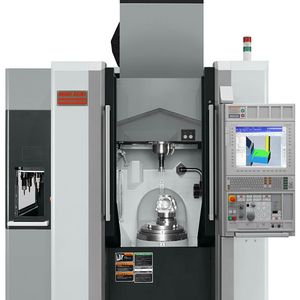 Mit der NMV 3000DCG ist eine neue, kompakte 5-Achs-Fräs-Drehmaschine auf der Messe zu sehen.