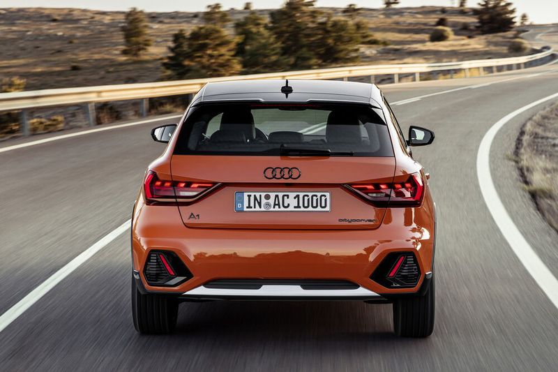4 Zentimeter mehr Bodenfreiheit als der normale A1 ... (Audi)