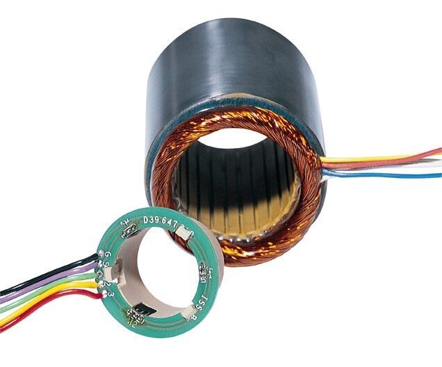 Stator liegend mit Platine davor (Bild: Sycotec)