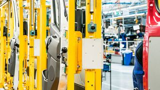 RFID-Technologie macht die Logistik- und Produktionsprozesse bei Automobilherstellern transparenter. (Bild: Fraunhofer IFF/Andreas Süß)